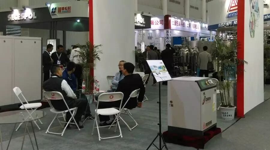复盛全新无油机型亮相武汉药机展