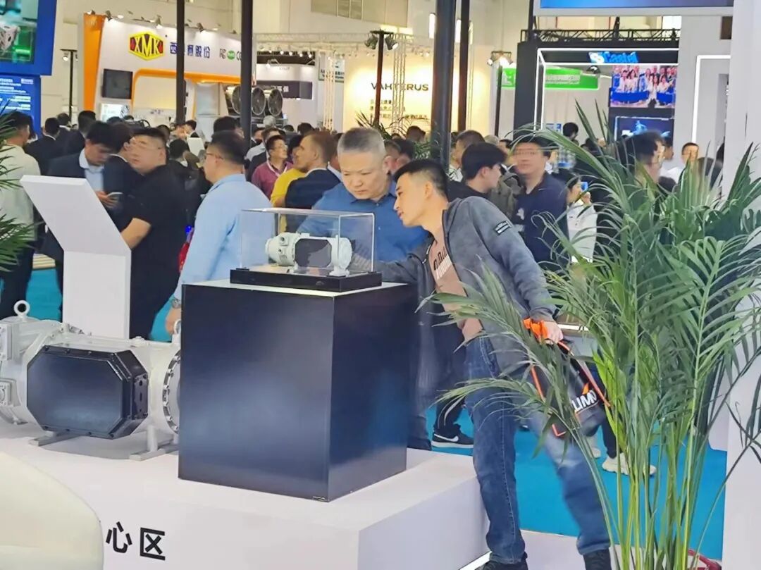 数万观众涌入,北京制冷展上复盛产品尽显神采,引无数海内外观众兴趣盎然